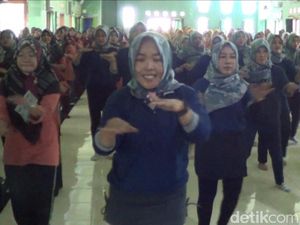 Tari Ikan Lele Kreasi Baru Terinspirasi Maskot Lamongan Tari Ikan Lele Kreasi Baru Terinspirasi Maskot Lamongan