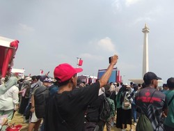 Warga Padati Monas demi Tonton Atraksi Udara hingga Parade HUT Ke-78 TNI