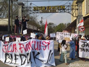 Warga Salam Magelang Protes Jalan Rusak, Pemkab Janji 2024 Diperbaiki