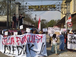 Warga Salam Magelang Protes Jalan Rusak, Pemkab Janji 2024 Diperbaiki