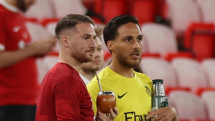 Soccer Football - Europa League - Group E - Liverpool v Union Saint-Gilloise - Anfield, Liverpool, Britain - October 5, 2023 Brothers, Liverpools Alexis Mac Allister and Union Saint-Gilloises Kevin Mac Allister before the match REUTERS/Phil Noble