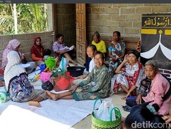 Mengintip dari Dekat Arisan Beras, Tradisi Turun-temurun Ala Emak-emak Pacitan