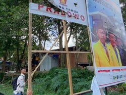 BEM Unkhair Copot Baliho Prabowo Subianto di Area Kampus