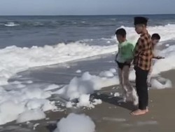 Heboh Fenomena Busa Putih di Pantai Nias, Ini Kata BMKG