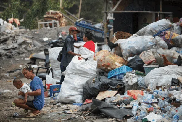 Mengais Asa di Kampung Pemulung Menteng Atas