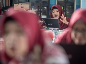 Belum Terima Tunjangan Profesi Guru? Cek Tahap Penyaluran Dana di Sini