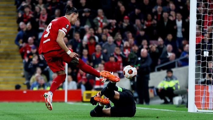 Soccer Football - Europa League - Group E - Liverpool v Union Saint-Gilloise - Anfield, Liverpool, Britain - October 5, 2023 Liverpools Darwin Nunez scores their first goal before it is disallowed Action Images via Reuters/Lee Smith