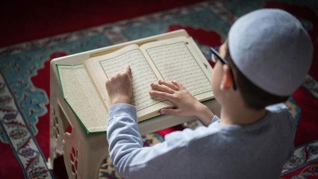 Ilustrasi Anak Cerebral Palsy Menghafal Al-Quran