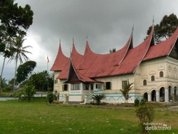 Ini Dia Rumah Gadang Beton Tertua Sedunia di Sumbar