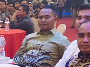 Anggota DPRD Kuansing Tersangka Intimidasi Petugas Kehutanan Tak Ditahan Anggota DPRD Kuansing Tersangka Intimidasi Petugas Kehutanan Tak Ditahan