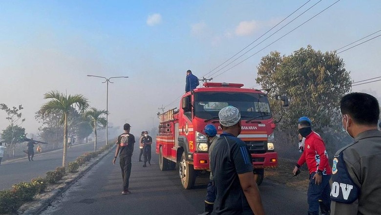 Penyebab Kebakaran Lahan di Dekat Kantor Bupati Bangka Tengah Belum Padam