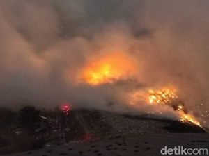Kebakaran TPA Jatibarang Semarang, Belasan Orang Diduga Terjebak