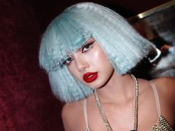 7 Gaya Lisa BLACKPINK di Balik Panggung Sebelum Tampil Jadi Penari Seksi