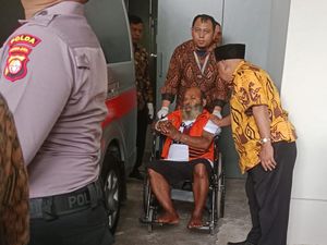Pengacara Ungkap Lukas Enembe Tak Bisa Hadir Sidang Vonis Besok