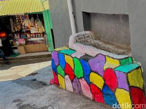 Makam Iboe Idjah yang Menempel dengan Rumah Warga Bandung Makam Iboe Idjah yang Menempel dengan Rumah Warga Bandung
