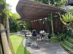 Mango Cafe Ubud, Ngafe dan Makan Enak di Tepi Sawah