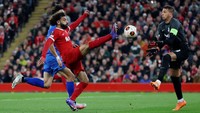 Tim tuan rumah tampil dominan dengan 19 shots (9 on target) dan 74 persen penguasaan bola sepanjang 2x45 menit.  