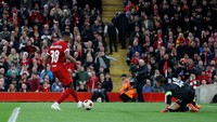 Ryan Gravenberch membawa Liverpool unggul 1-0 di babak pertama.   