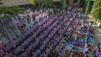 Momen Siswa SD Salat Minta Hujan