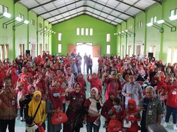 Tekan Stunting, Ratusan Balita-Ibu Hamil di Karanganom Dibantu Sembako
