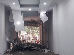 Plafon di Balai Kota Bogor Tiba-tiba Ambruk Plafon di Balai Kota Bogor Tiba-tiba Ambruk