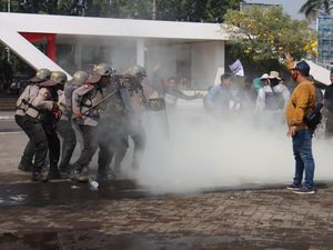 Polres Karawang Simulasikan Operasi Pengamanan Kota Pemilu 2024