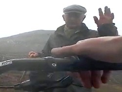 Kala Bertemu Raja Charles yang Mendaki Gunung Sendirian