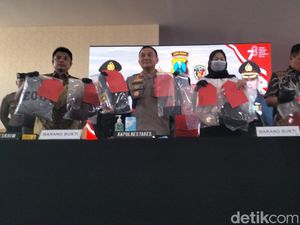 Ronald Anak Anggota DPR RI Resmi Tersangka Penganiayaan Dini hingga Tewas Ronald Anak Anggota DPR RI Resmi Tersangka Penganiayaan Dini hingga Tewas
