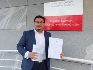 Kuliah di Dua Kampus Eropa, Dosen Universitas Jambi Jadi Lulusan S3 Tercepat Kuliah di Dua Kampus Eropa, Dosen Universitas Jambi Jadi Lulusan S3 Tercepat