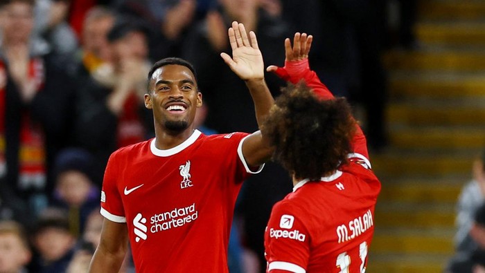 Soccer Football - Europa League - Group E - Liverpool v Union Saint-Gilloise - Anfield, Liverpool, Britain - October 5, 2023 Liverpools Ryan Gravenberch celebrates scoring their first goal with Mohamed Salah Action Images via Reuters/Lee Smith