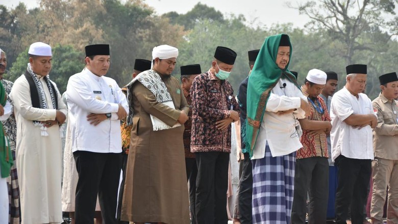 Pemkab Sarolangun Gelar Salat Istisqa Minta Turun Hujan Atasi Karhutla