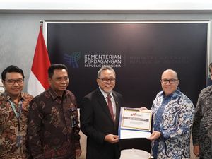 TASPEN Serahkan Manfaat Pensiun ke Eks Waka MPR Zulhas