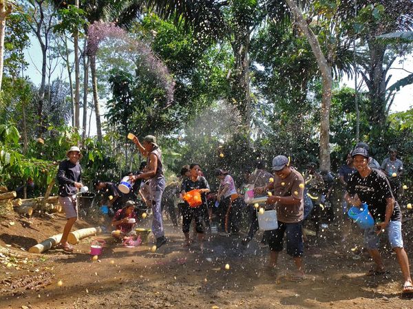 Tradisi Perang Dawet Cendol untuk Meminta Hujan di Temanggung