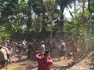 Serunya Perang Cendol Dawet, Tradisi Minta Hujan di Temanggung Serunya Perang Cendol Dawet, Tradisi Minta Hujan di Temanggung