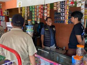 Bea Cukai Sasar Toko Kelontong di Palopo Razia Peredaran Rokok Ilegal