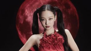 6 Gaya Seksi Jennie BLACKPINK di You & Me, Dandan ala Anime Sailor Moon