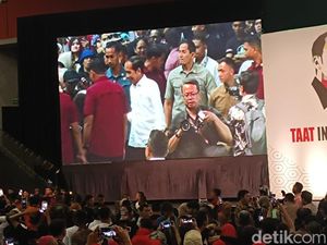 2 Pertanyaan Jokowi dalam Acara Konsolidasi Relawan di Bogor 2 Pertanyaan Jokowi dalam Acara Konsolidasi Relawan di Bogor