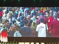 Pakai Jaket PSI, Kaesang Hadiri Konsolidasi Relawan Jokowi di Bogor