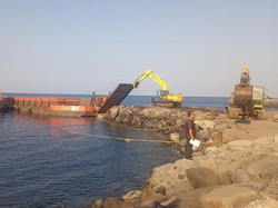 Muatan 2 Kapal Dibongkar Seusai Dilarang Berlayar KSOP Padangbai