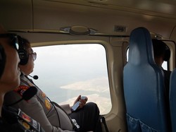 Polisi Patroli Udara Kawal Distribusi Logistik Pemilu di Wilayah Pedalaman