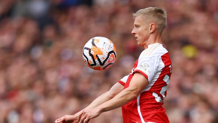 Soccer Football - Premier League - Arsenal v Tottenham Hotspur - Emirates Stadium, London, Britain - September 24, 2023 Arsenals Oleksandr Zinchenko in action Action Images via Reuters/Matthew Childs NO USE WITH UNAUTHORIZED AUDIO, VIDEO, DATA, FIXTURE LISTS, CLUB/LEAGUE LOGOS OR LIVE SERVICES. ONLINE IN-MATCH USE LIMITED TO 45 IMAGES, NO VIDEO EMULATION. NO USE IN BETTING, GAMES OR SINGLE CLUB/LEAGUE/PLAYER PUBLICATIONS.