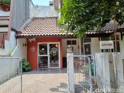 Kafe di Bekasi Unik, karena Punya Perpustakaan di Dalamnya