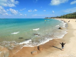 Eksotisnya Pantai Tikus Emas di Pesisir Timur Bangka