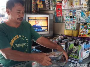 Kisah Pedagang VCD Bajakan di Pati Bertahan Meski Digerus Internet Kisah Pedagang VCD Bajakan di Pati Bertahan Meski Digerus Internet