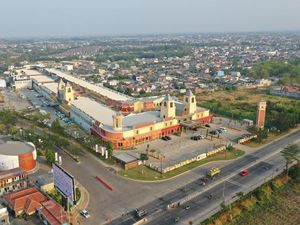 Ditopang Rumah hingga Komersial, Outlet di Karawang Timur Gaet Masyarakat Sampai Viral