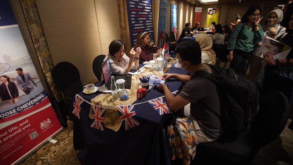 Ratusan Pelajar Berebut Informasi untuk Belajar di Inggris