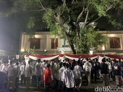 Pakai Jaket 2024 Manut Jokowi, Relawan Samawi Temui Prabowo