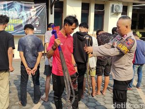 Diduga Hendak Tawuran, 9 Remaja Bersajam Diamankan Polisi di Semarang Diduga Hendak Tawuran, 9 Remaja Bersajam Diamankan Polisi di Semarang