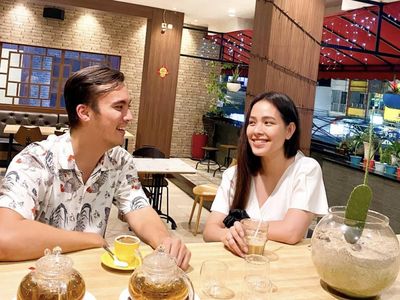 Rujuk! Intip Lagi Momen Mesra Lady Nayoan dan Rendy Kjaernett Saat Kulineran