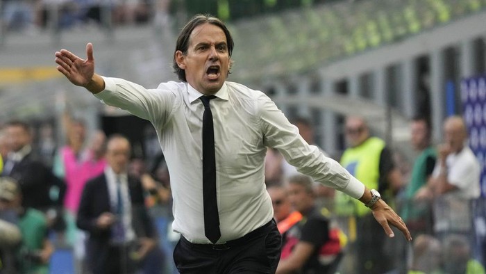 Inter Milans head coach Simone Inzaghi gestures during a Serie A soccer match between Inter Milan and Bologna at the San Siro stadium in Milan, Italy, Saturday, Oct.7, 2023. (AP Photo/Luca Bruno)